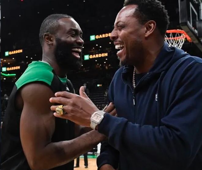 冷黑主色稳 冷黑主色稳